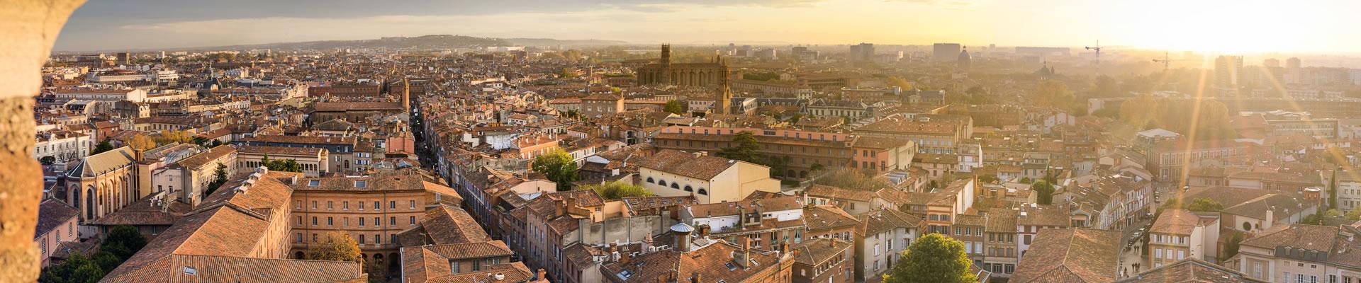 Toits de Toulous et coucher de soleil