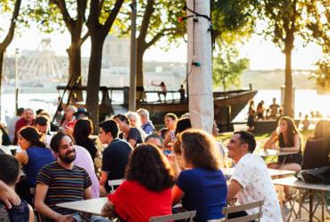 Terrasse café place de la Daurade